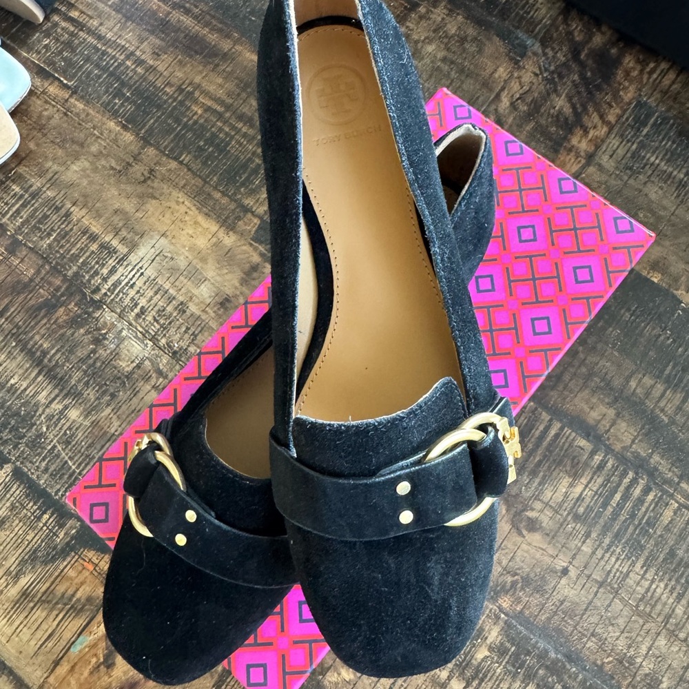 Tory Burch Marsden Flats in Perfect Black. - Picture 2 of 5